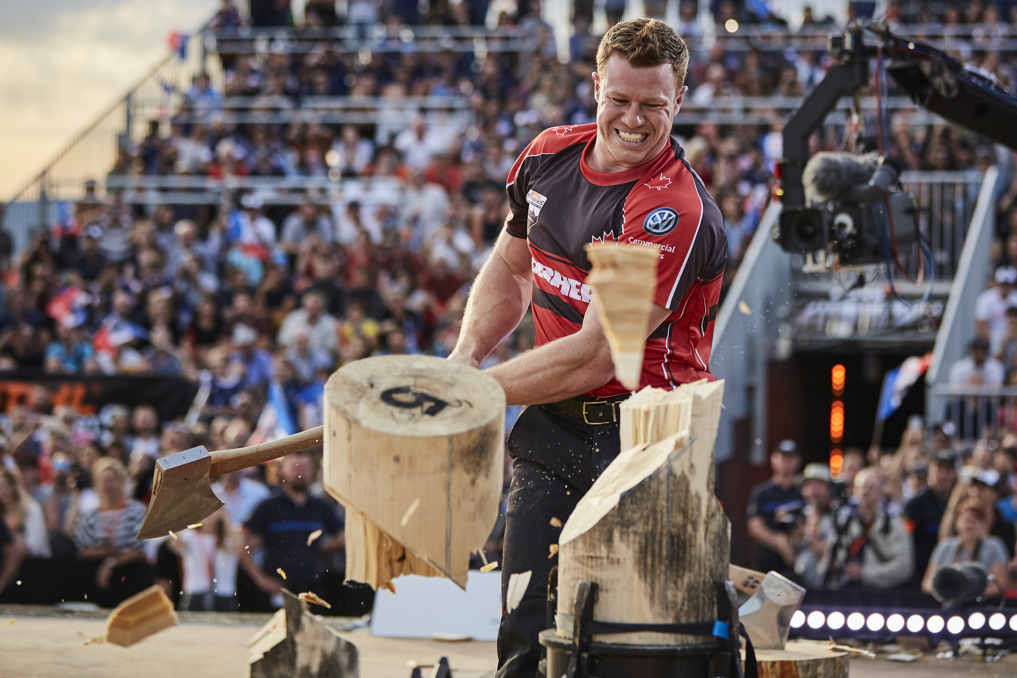 A STIHL TIMBERSPORTS® athlete in a competition 