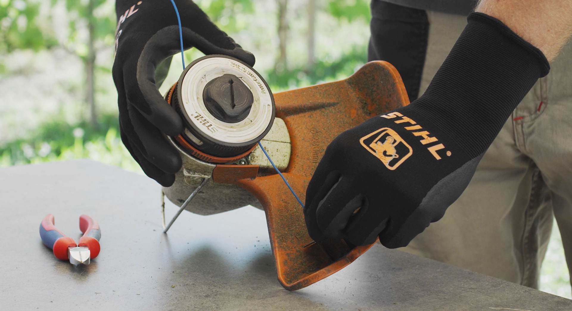 How to replace a trimmer line | STIHL