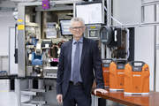 STIHL executive board chairman Dr. Bertram Kandziora in the company's own battery production facility in Waiblingen. STIHL produces backpack batteries there for professional users. The company thus underscores its claim to providing premium technology.