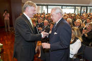 The former president of the Federal Republic of Germany, Horst Köhler, congratulates Hans Peter Stihl.