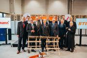 Representatives of STIHL and Hellmann inaugurate the new central warehouse in Völklingen. 