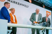 Minister-president Winfried Kretschmann ceremoniously opens the STIHL Brand World together with Dr. Nikolas Stihl, Chairman of the Advisory and Supervisory Board, Sarah Gewert, Executive Board Member Marketing and Sales, and Michael Traub, CEO.