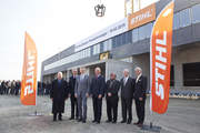 At the topping-out ceremony: (left to right) Hans Peter Stihl, mayor Andreas Hesky, Dr. Bertram Kandziora, Dr. Nikolas Stihl, Hans-Günther Friedrich (Architect), Dr. Rüdiger Stihl und Dieter Straub (general manager Leonard Weiss).
