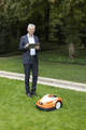 Chairman of STIHL's Executive Board, Dr Bertram Kandziora, presents smart solutions at the press conference in Waiblingen. The STIHL MRI 422 PC robotic mower can be controlled using an app.