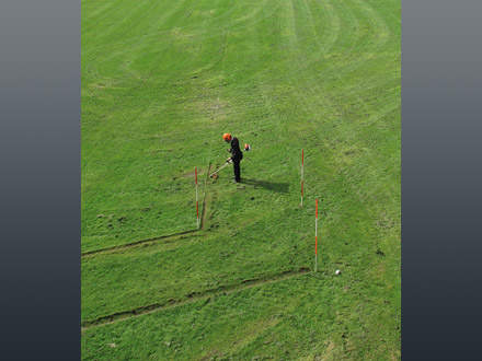 : Federal Lawn Show, Ralf Witthaus drawing the contours,Photographer: Michael Plam