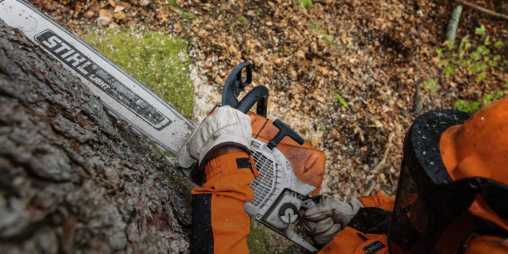 The extremely high acceleration from 0 km/h to 100 km/h in just 0.3 seconds makes the<br/>STIHL MS 462 a powerful, punchy pruning saw.