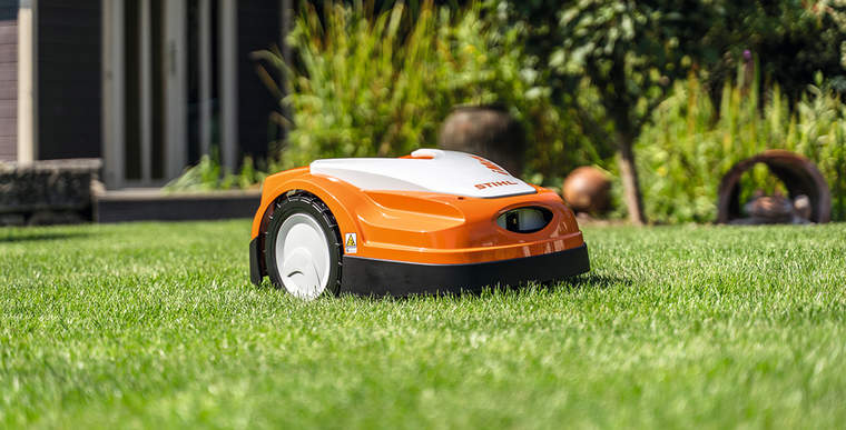 STIHL iMOW® robots lawn motors